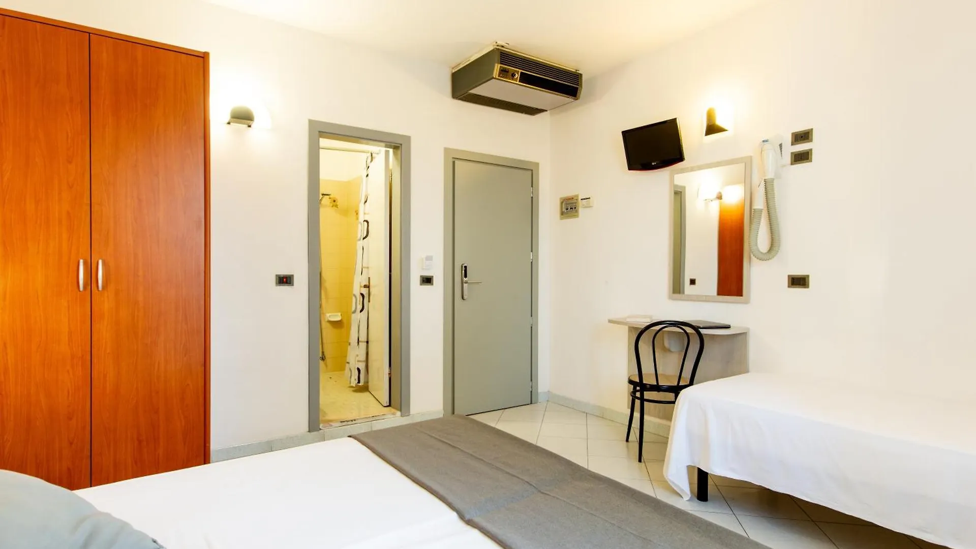 Hotel Marzia Con Piscina Riccione