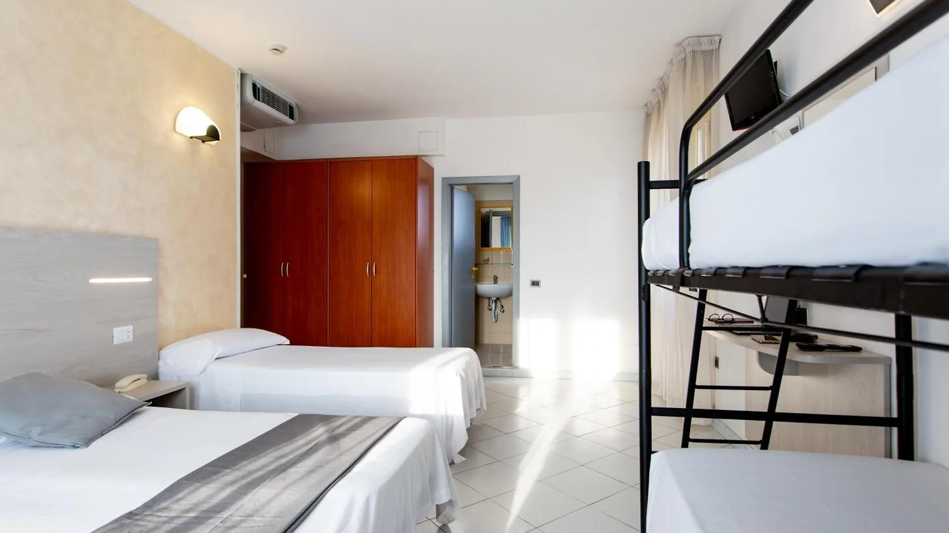 Hotel Marzia Con Piscina Riccione Italy