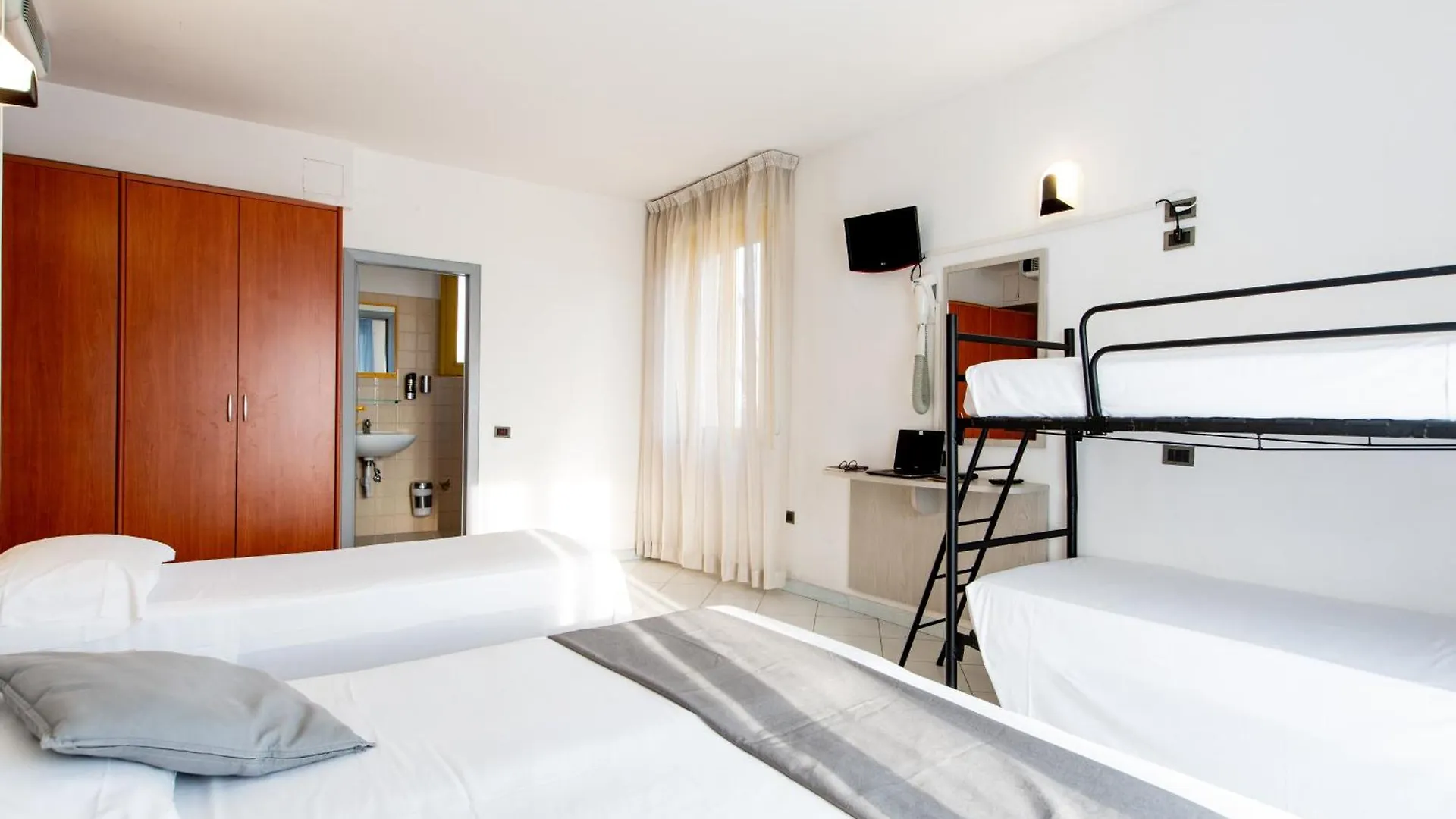 Hotel Marzia Con Piscina Riccione
