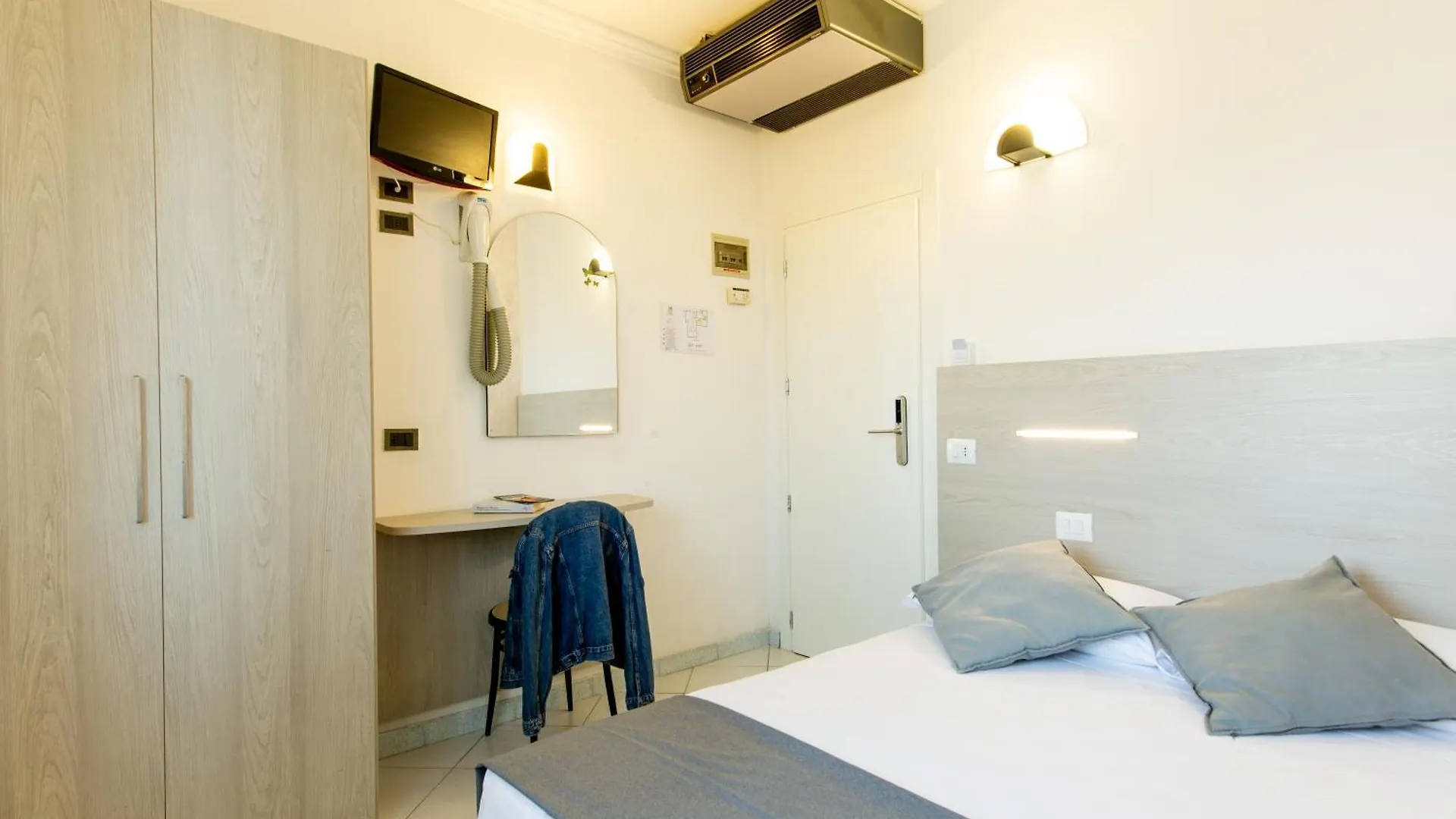 Hotel Marzia Con Piscina Riccione