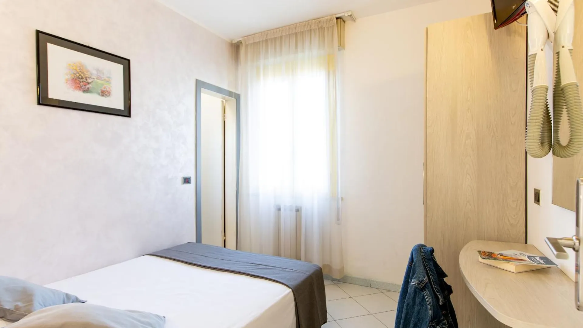 Hotel Marzia Con Piscina Riccione