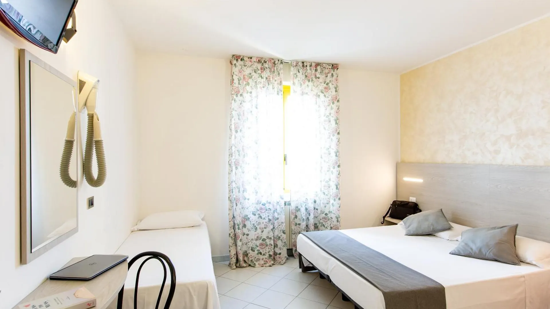 Hotel Marzia Con Piscina Riccione