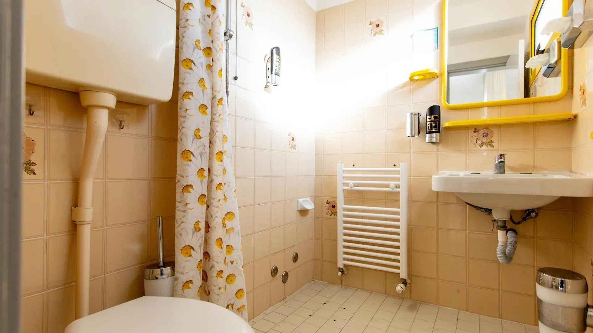 Hotel Marzia Con Piscina Riccione 3*,