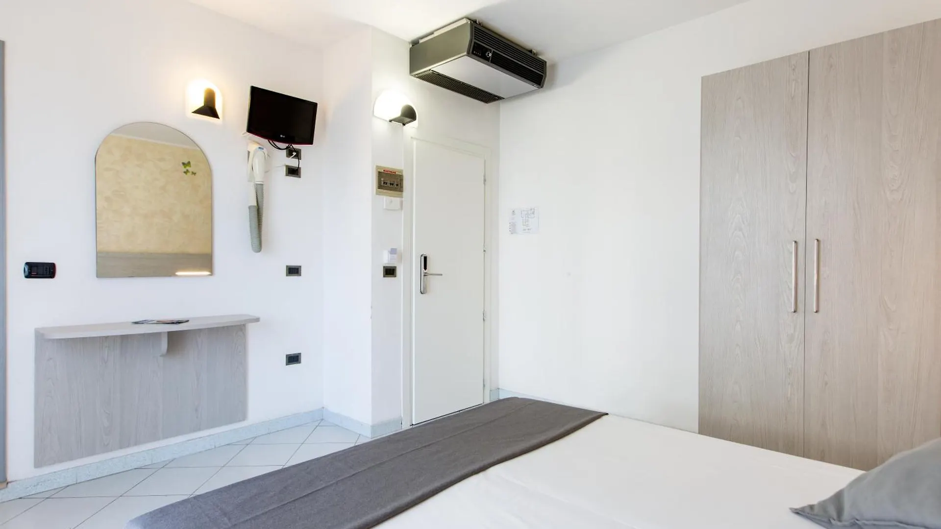 Hotel Marzia Con Piscina Riccione Italy