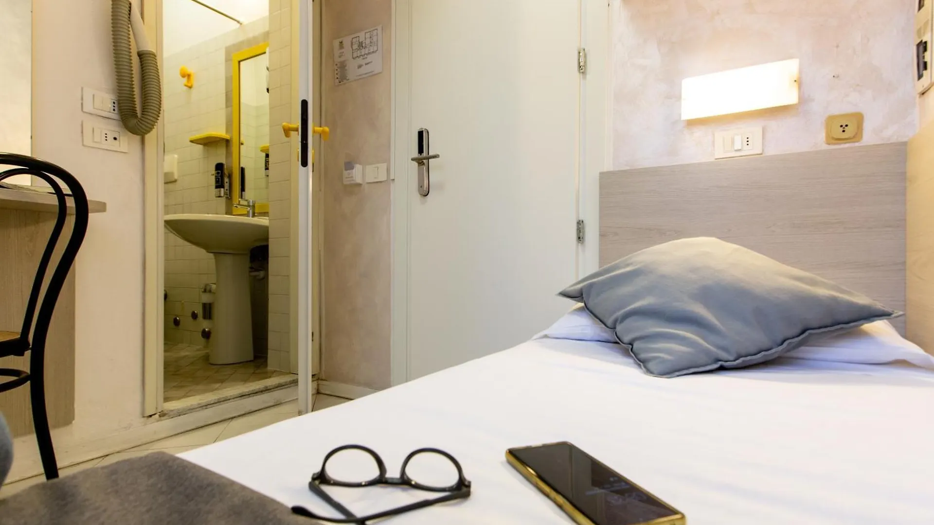 Hotel Marzia Con Piscina Riccione 3*,
