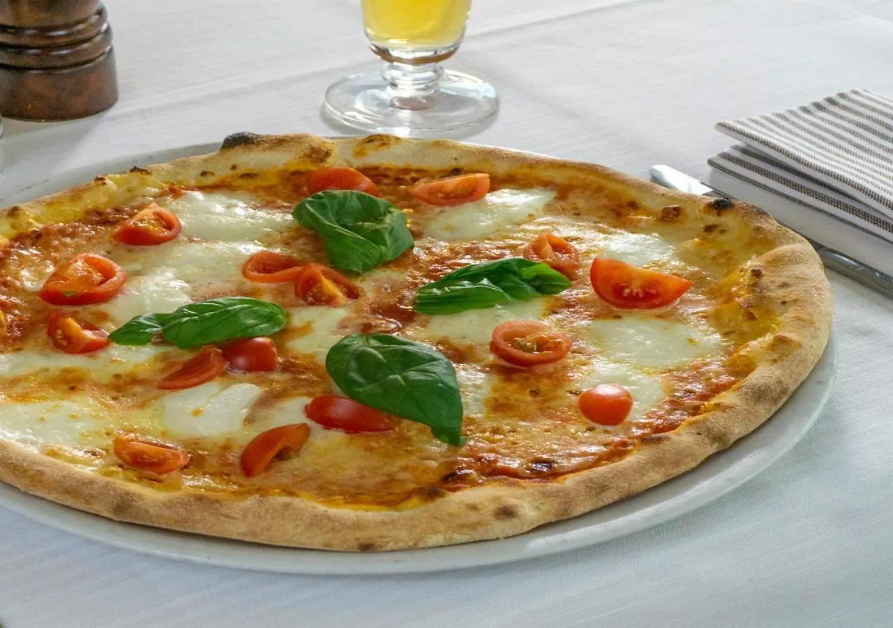 Hotel Marzia Con Piscina Riccione