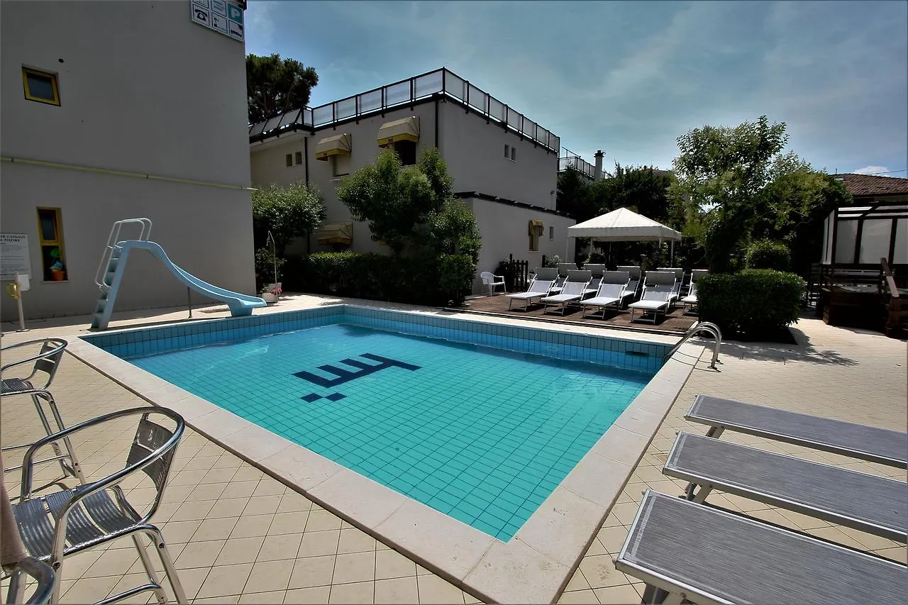 Hotel Marzia Con Piscina Riccione