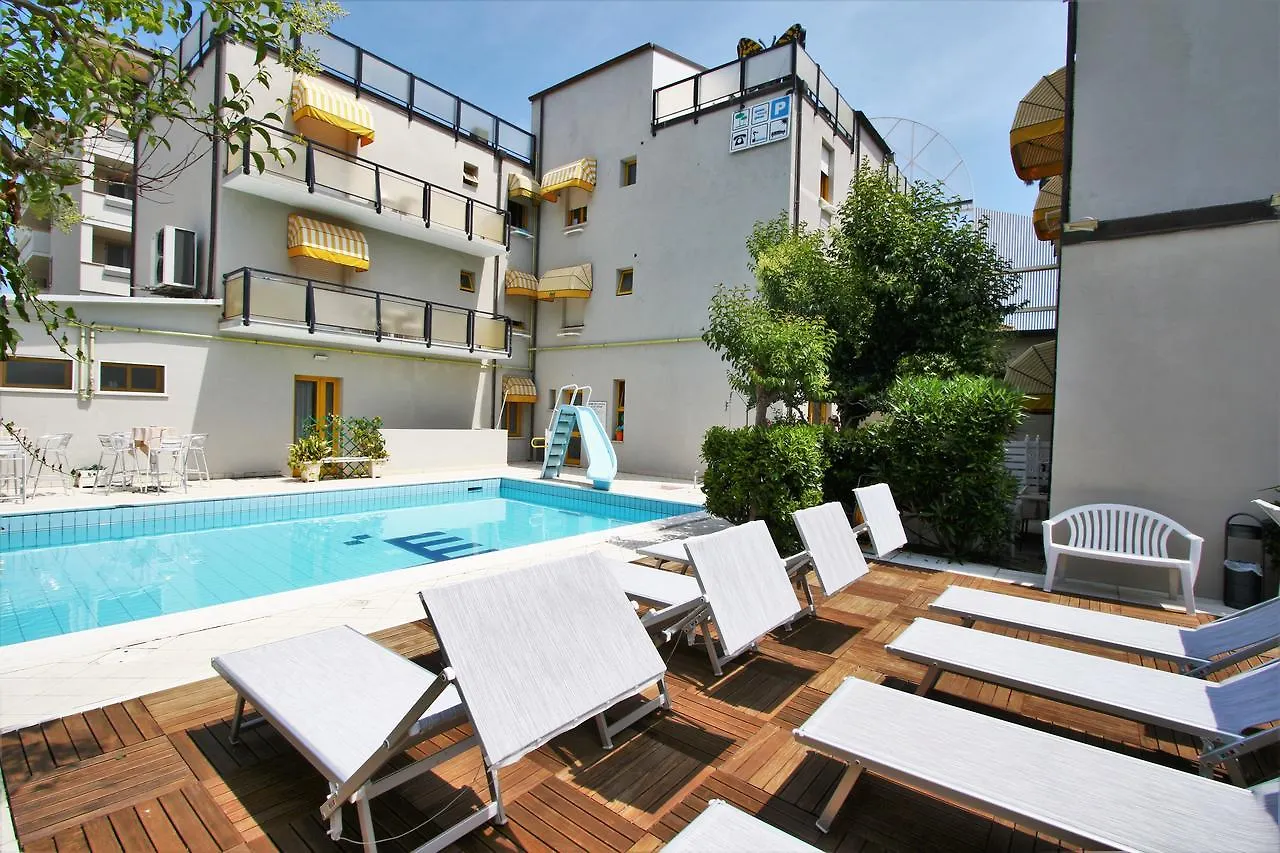 Hotel Marzia Con Piscina Riccione