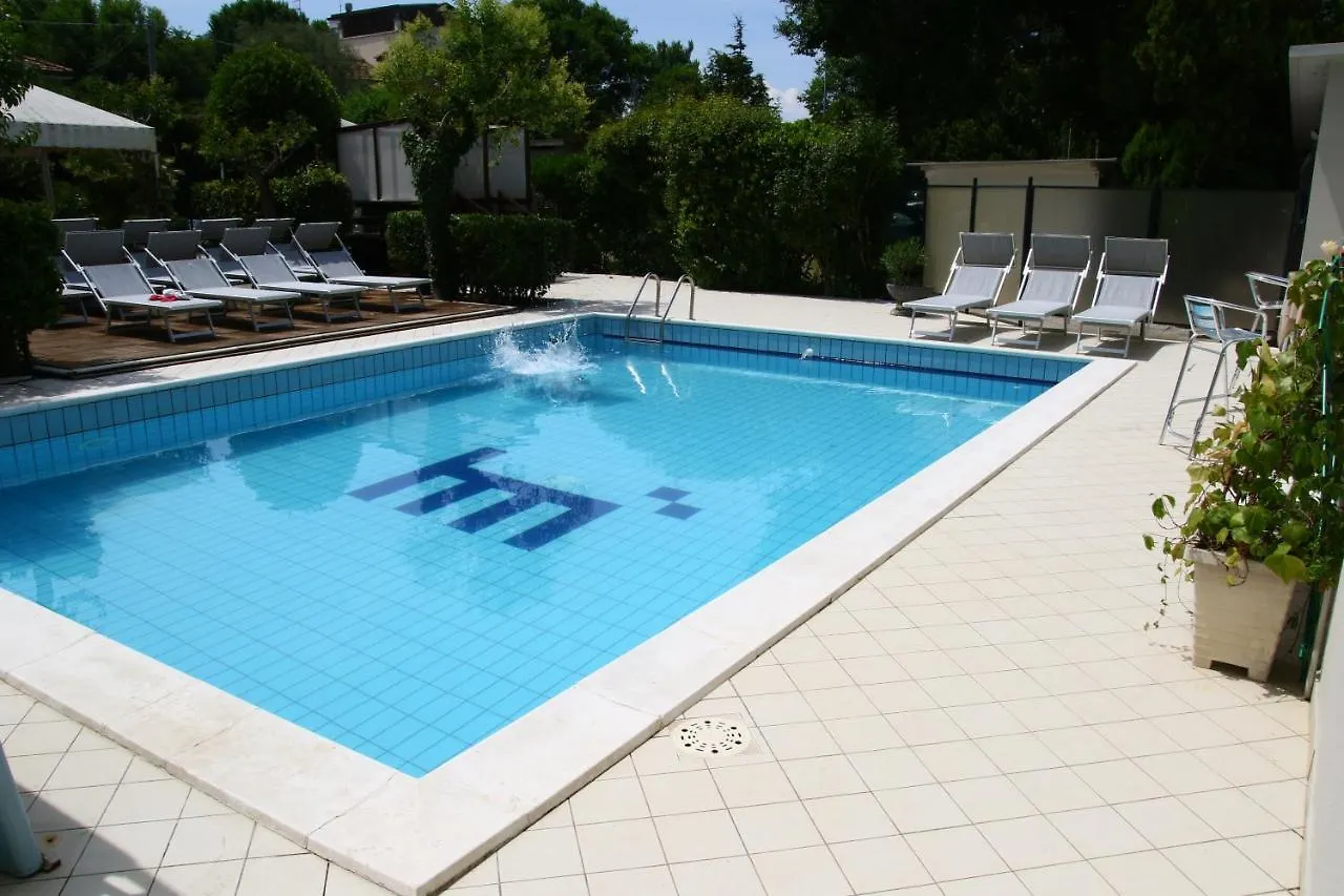 Hotel Marzia Con Piscina Riccione 3*,