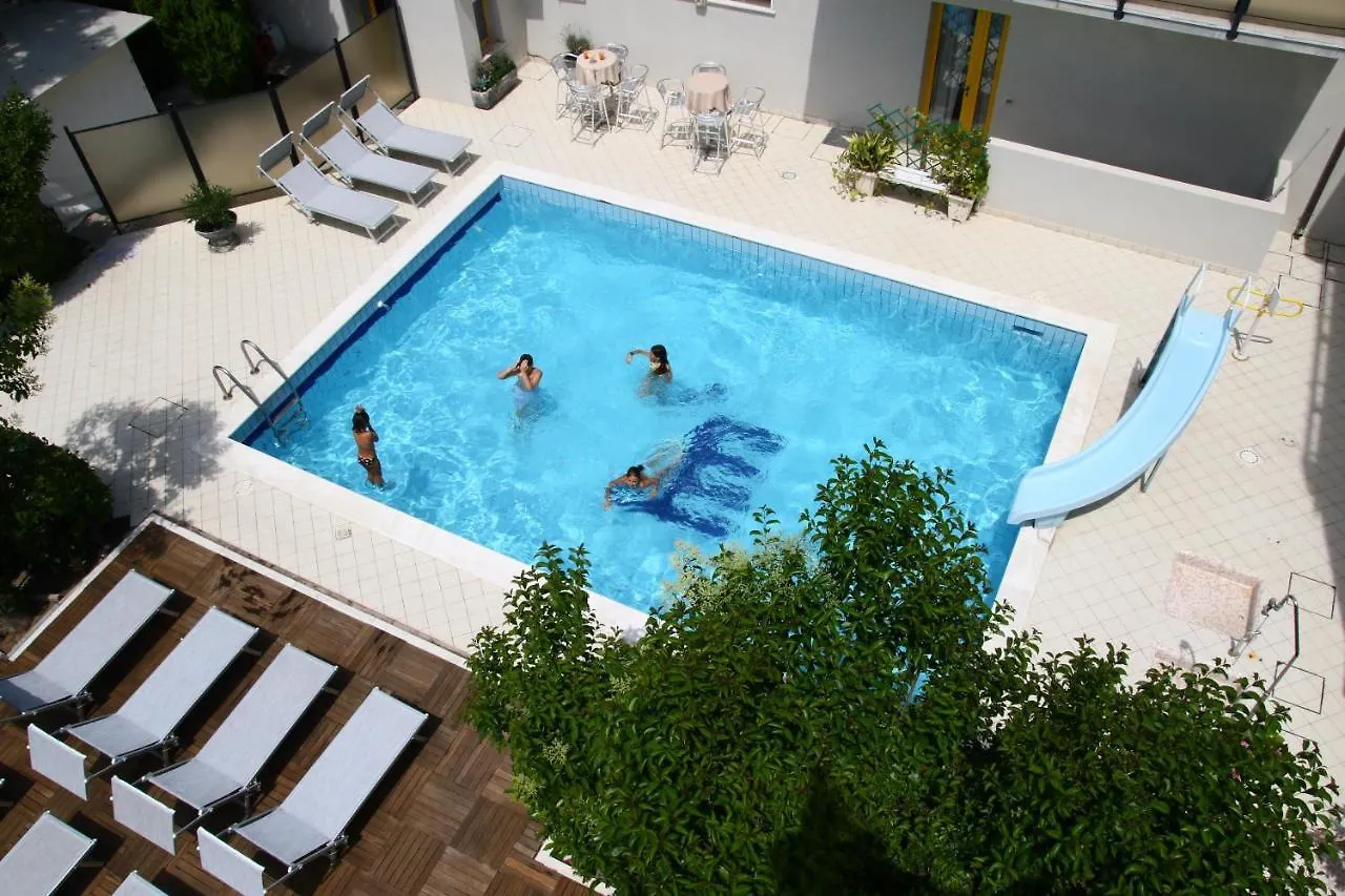 Hotel Marzia Con Piscina Riccione