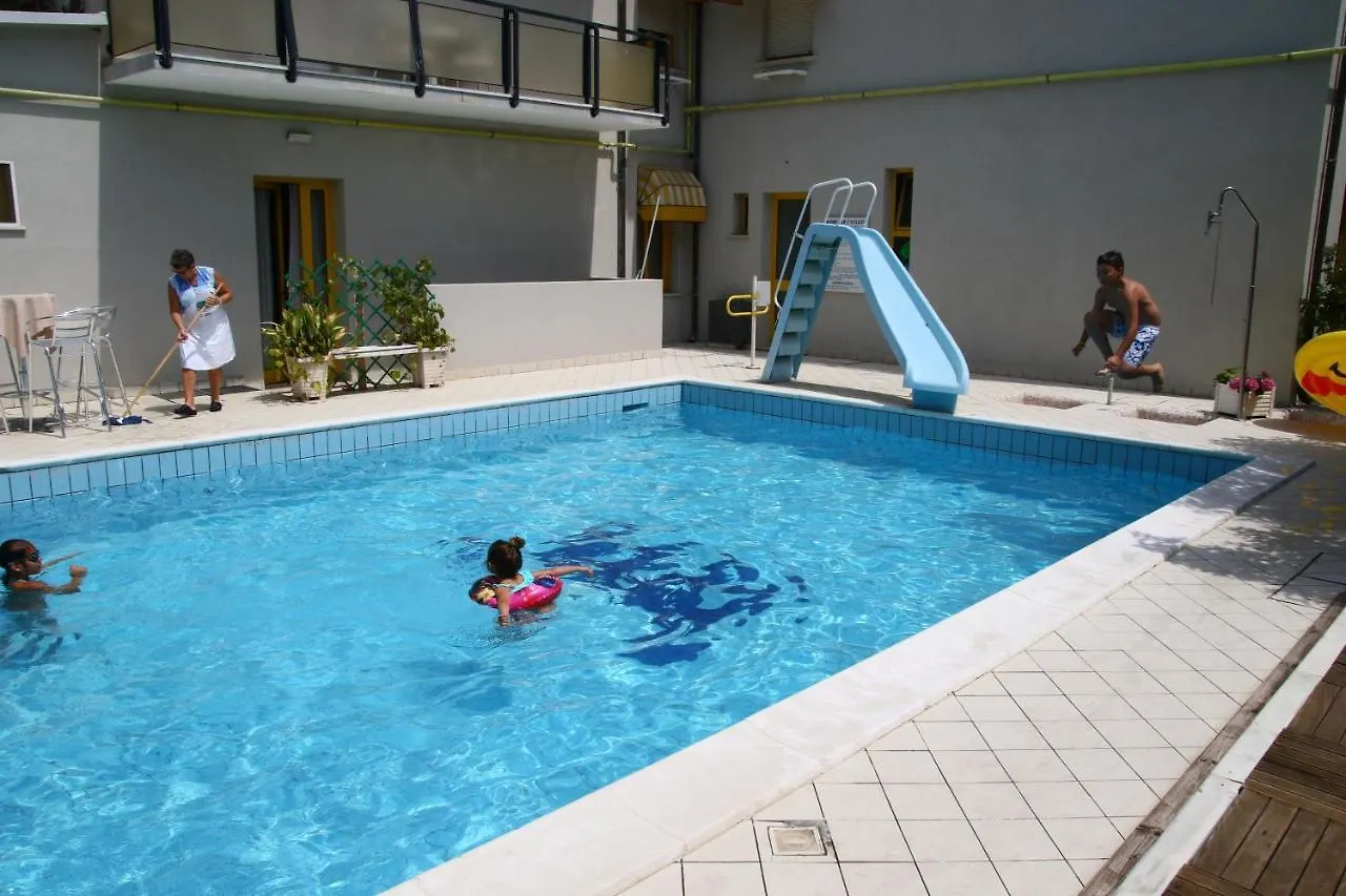 Hotel Marzia Con Piscina Riccione