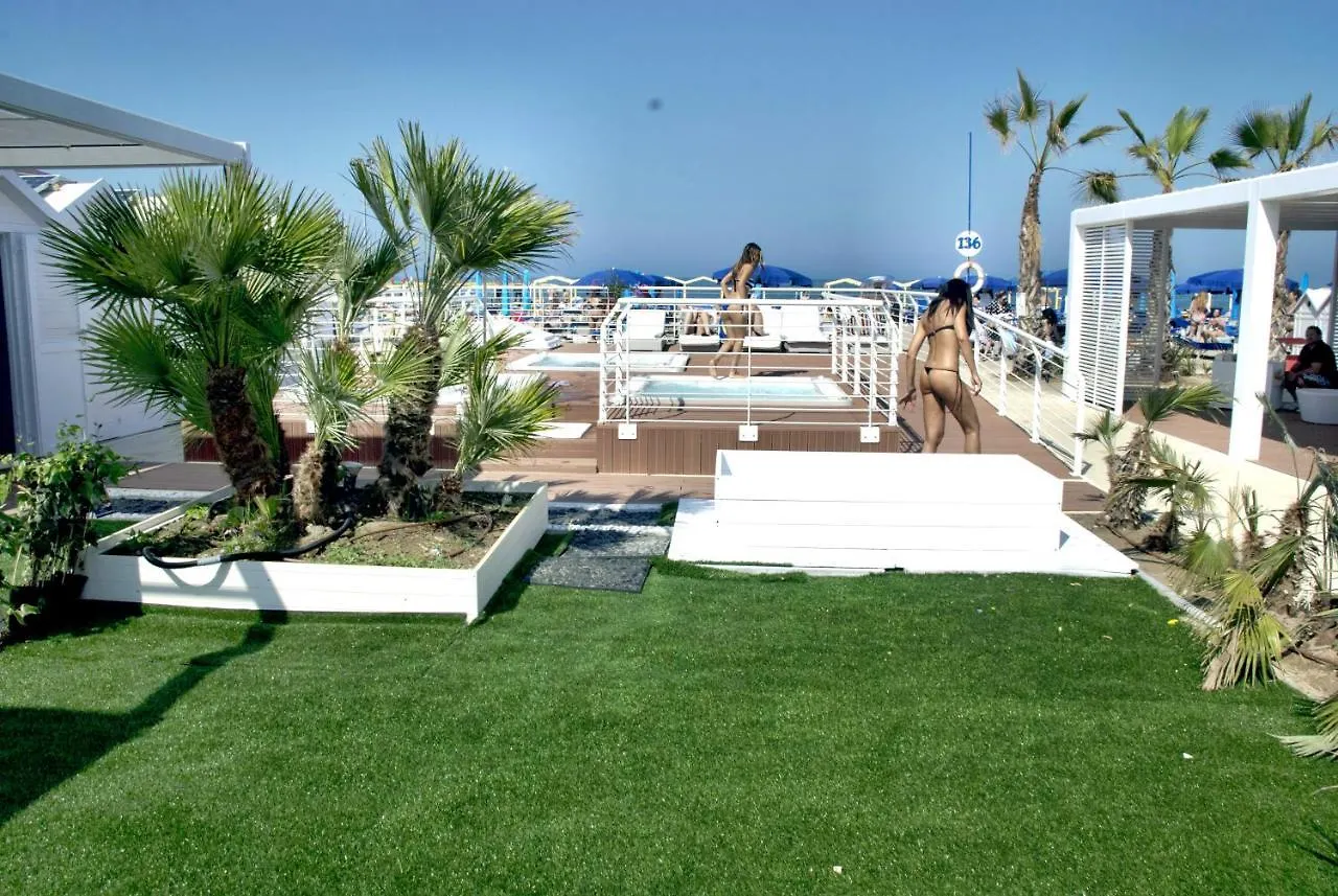 Hotel Marzia Con Piscina Riccione 3*,
