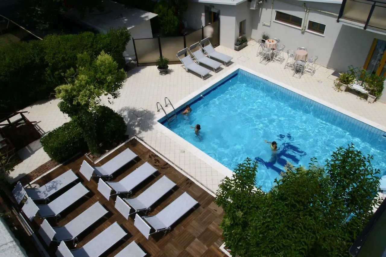 Hotel Marzia Con Piscina Riccione