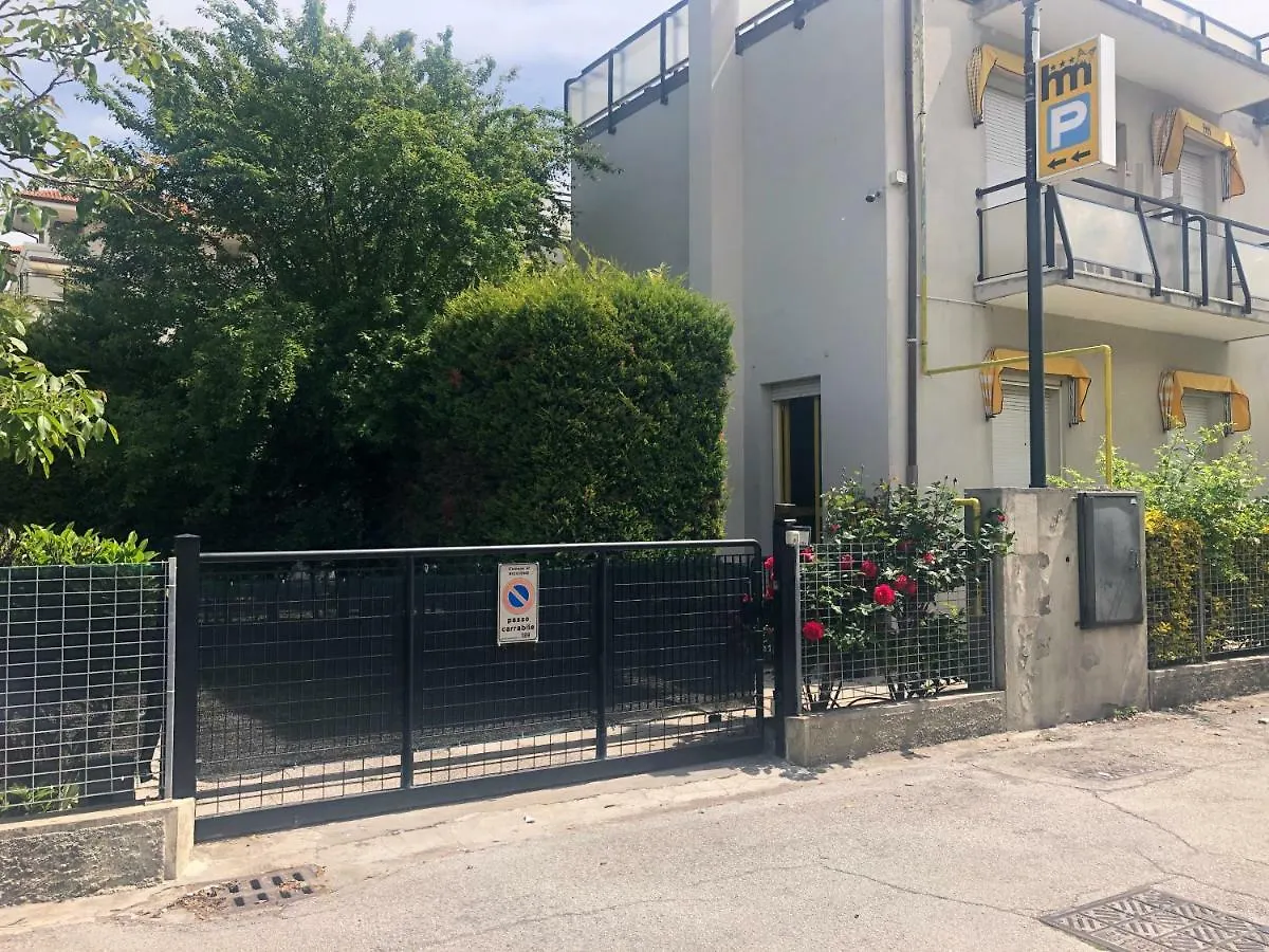 Hotel Marzia Con Piscina Riccione