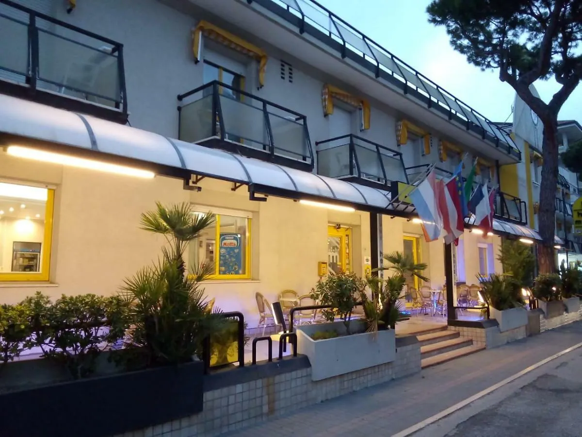 Hotel Marzia Con Piscina Riccione