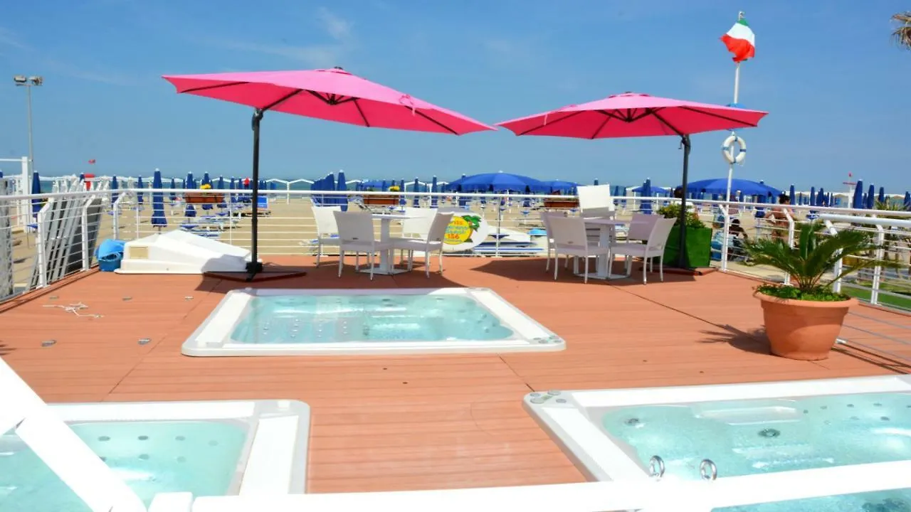 Hotel Marzia Con Piscina Riccione 3*,