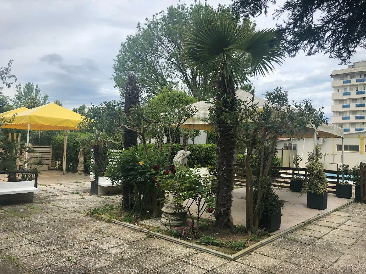 Hotel Marzia Con Piscina Riccione