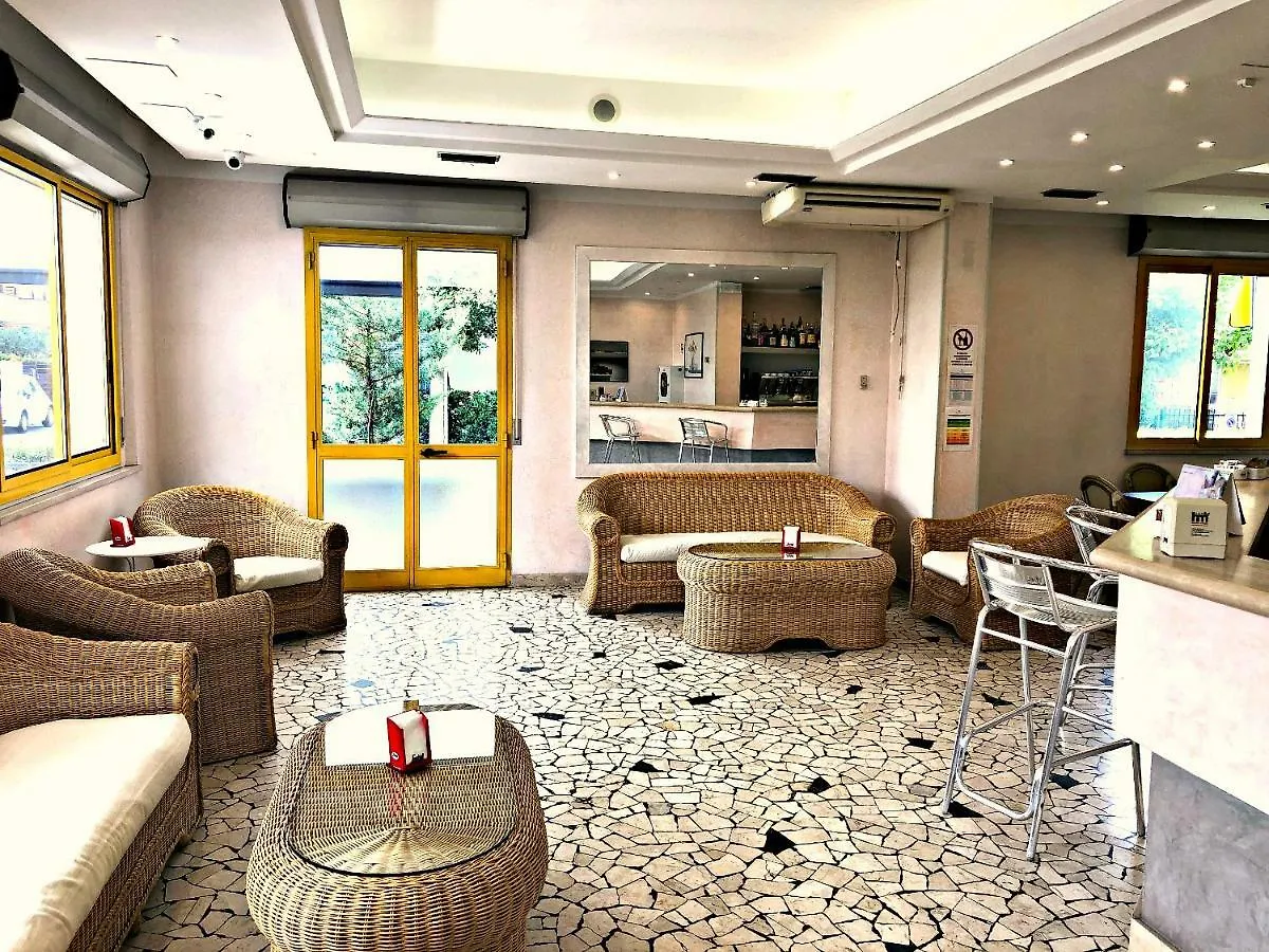 Hotel Marzia Con Piscina Riccione