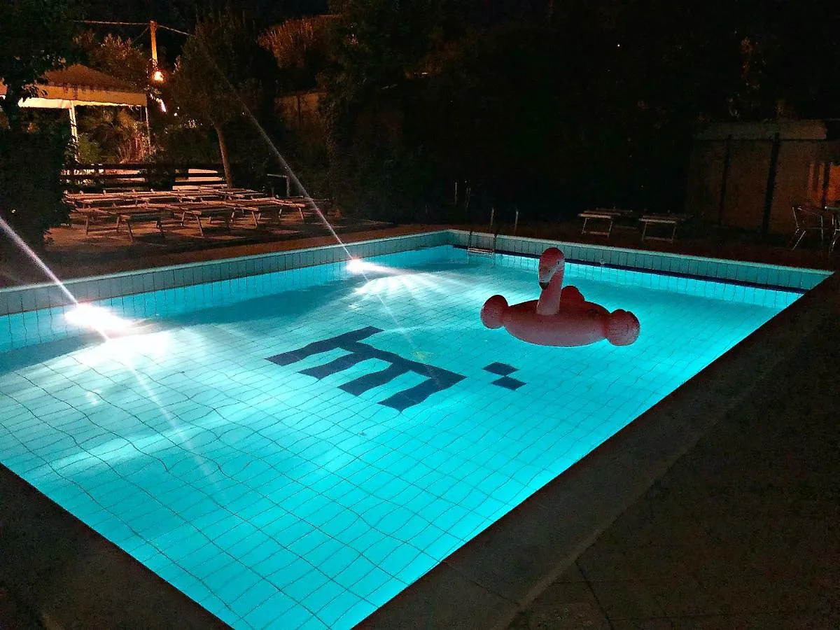 Hotel Marzia Con Piscina Riccione